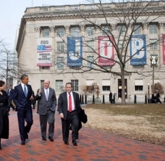 Obama walking to chamber